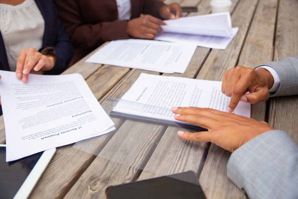 Contratos: Como Evitar Problemas Legais no Seu Negócio
